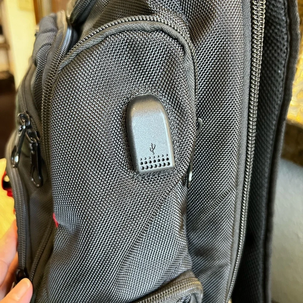EXCELLENT CONDITION!! Kroser Black and Red Men's Backpack